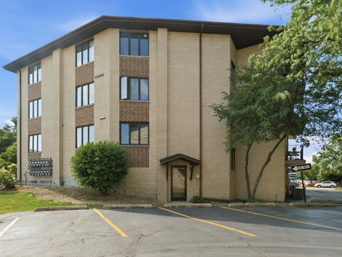 Tiny photo for 4500 W 93rd Street #1A, Oak Lawn, IL 60453 (MLS # 12729295)