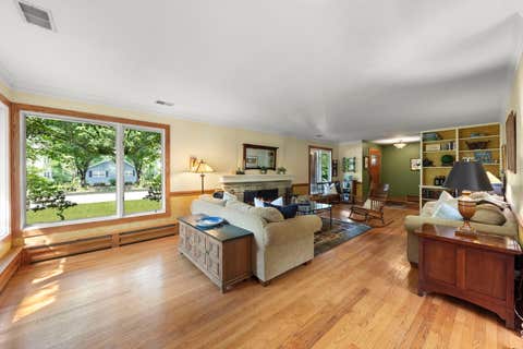 Tiny photo for 510 W Prairie Avenue, Wheaton, IL 60187 (MLS # 12730222)