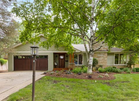Photo of 510 W Prairie Avenue, Wheaton, IL 60187 (MLS # 12730222)