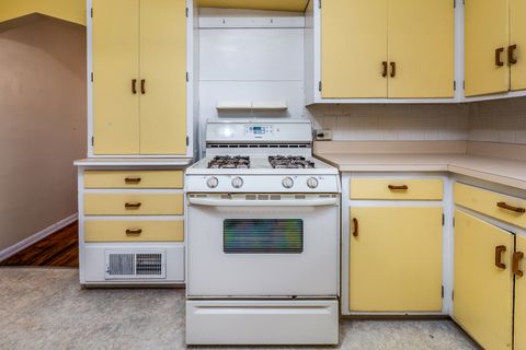 Tiny photo for 1109 W Hill Avenue, Carbondale, IL 62901 (MLS # 12574372)