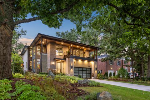 Tiny photo for 855 Crescent Boulevard, Glen Ellyn, IL 60137 (MLS # 12455591)