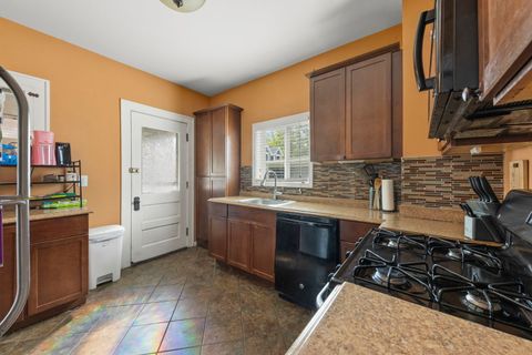 Tiny photo for 636 Garfield Avenue, Aurora, IL 60506 (MLS # 12489335)