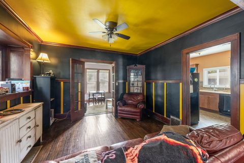 Tiny photo for 636 Garfield Avenue, Aurora, IL 60506 (MLS # 12489335)