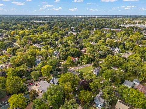 Tiny photo for 636 Garfield Avenue, Aurora, IL 60506 (MLS # 12489335)