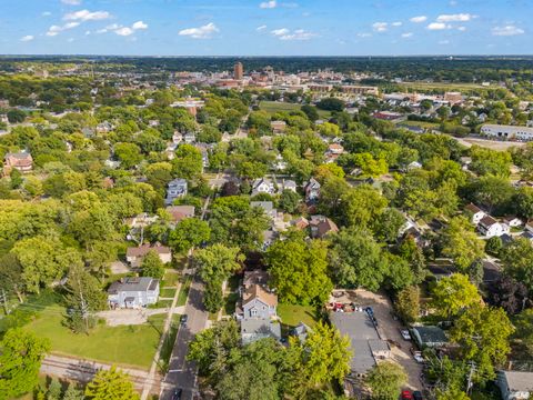 Tiny photo for 636 Garfield Avenue, Aurora, IL 60506 (MLS # 12489335)