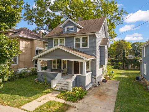 Photo of 636 Garfield Avenue, Aurora, IL 60506 (MLS # 12489335)