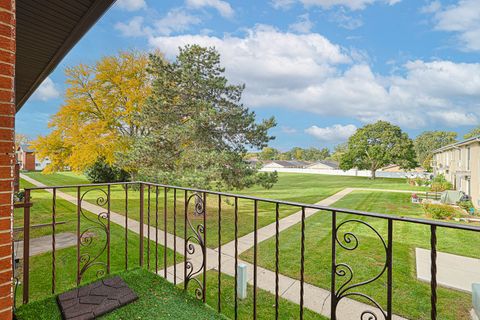 Tiny photo for 9446 Dee Road #2F, Des Plaines, IL 60016 (MLS # 12511022)