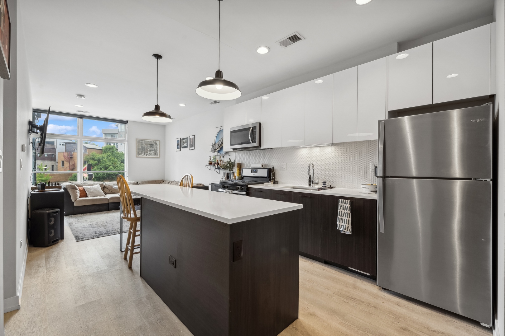 713 N Milwaukee Avenue 202