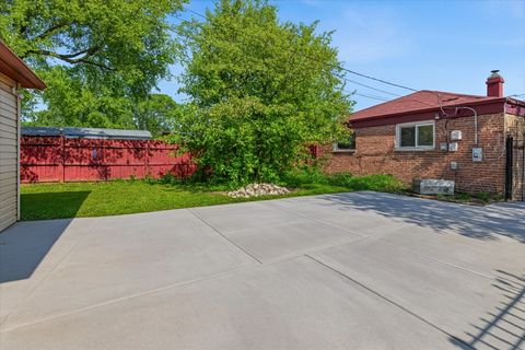 Tiny photo for 12538 S Justine Street, Calumet Park, IL 60827 (MLS # 12568749)