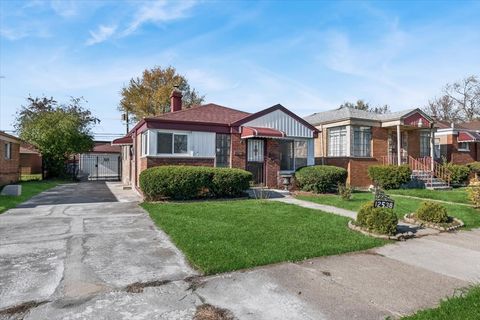 Tiny photo for 12538 S Justine Street, Calumet Park, IL 60827 (MLS # 12568749)