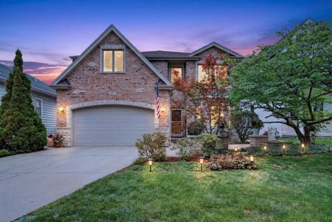 Photo of 450 N Elm Avenue, Elmhurst, IL 60126 (MLS # 12723097)