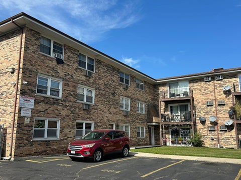 Tiny photo for 9817 Nottingham Avenue #303, Chicago Ridge, IL 60415 (MLS # 12793329)