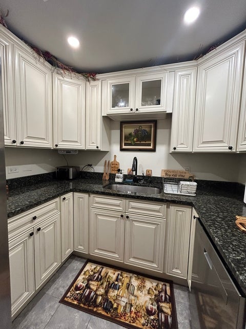Tiny photo for 9817 Nottingham Avenue #303, Chicago Ridge, IL 60415 (MLS # 12793329)