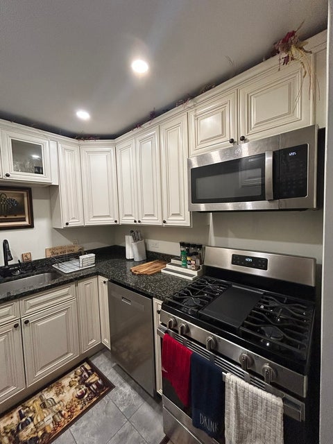 Tiny photo for 9817 Nottingham Avenue #303, Chicago Ridge, IL 60415 (MLS # 12793329)