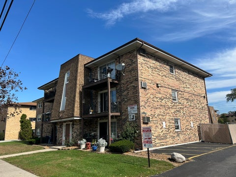 Tiny photo for 9817 Nottingham Avenue #303, Chicago Ridge, IL 60415 (MLS # 12793329)