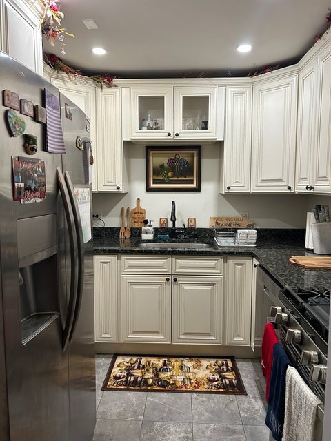 Tiny photo for 9817 Nottingham Avenue #303, Chicago Ridge, IL 60415 (MLS # 12793329)