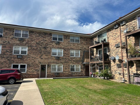 Tiny photo for 9817 Nottingham Avenue #303, Chicago Ridge, IL 60415 (MLS # 12793329)