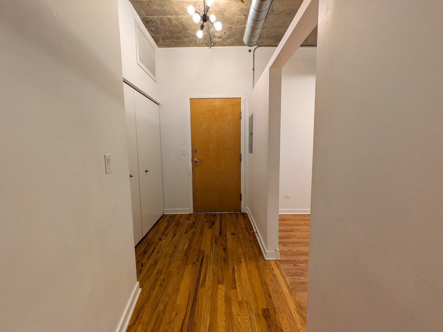 1033 W 14th Place 211