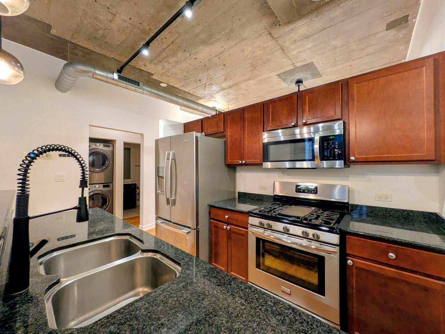 1033 W 14th Place 211