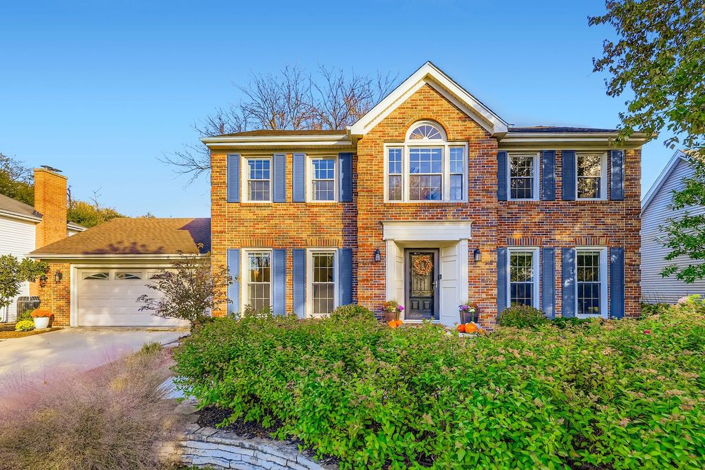 Photo for 2S481 White Birch Lane, Wheaton, IL 60189 (MLS # 12507869)