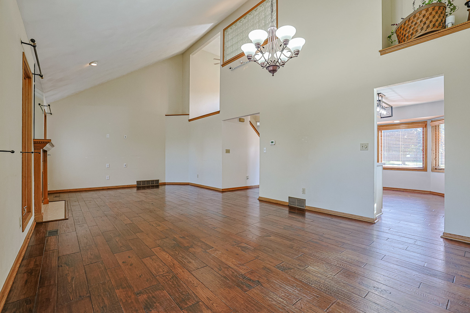 Rockford, Illinois 61109, United States, 3 Bedrooms Bedrooms, ,3 BathroomsBathrooms,Residential,Active,217040