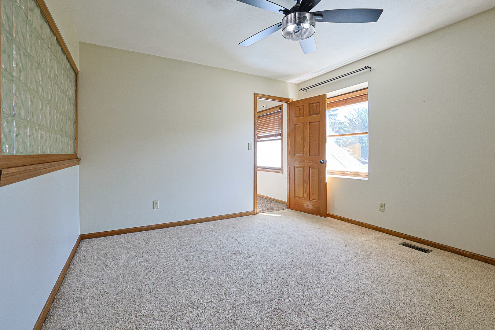 Rockford, Illinois 61109, United States, 3 Bedrooms Bedrooms, ,3 BathroomsBathrooms,Residential,Active,217040