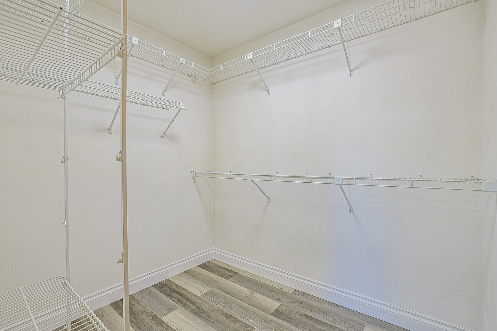 Rockford, Illinois 61109, United States, 3 Bedrooms Bedrooms, ,3 BathroomsBathrooms,Residential,Active,217040