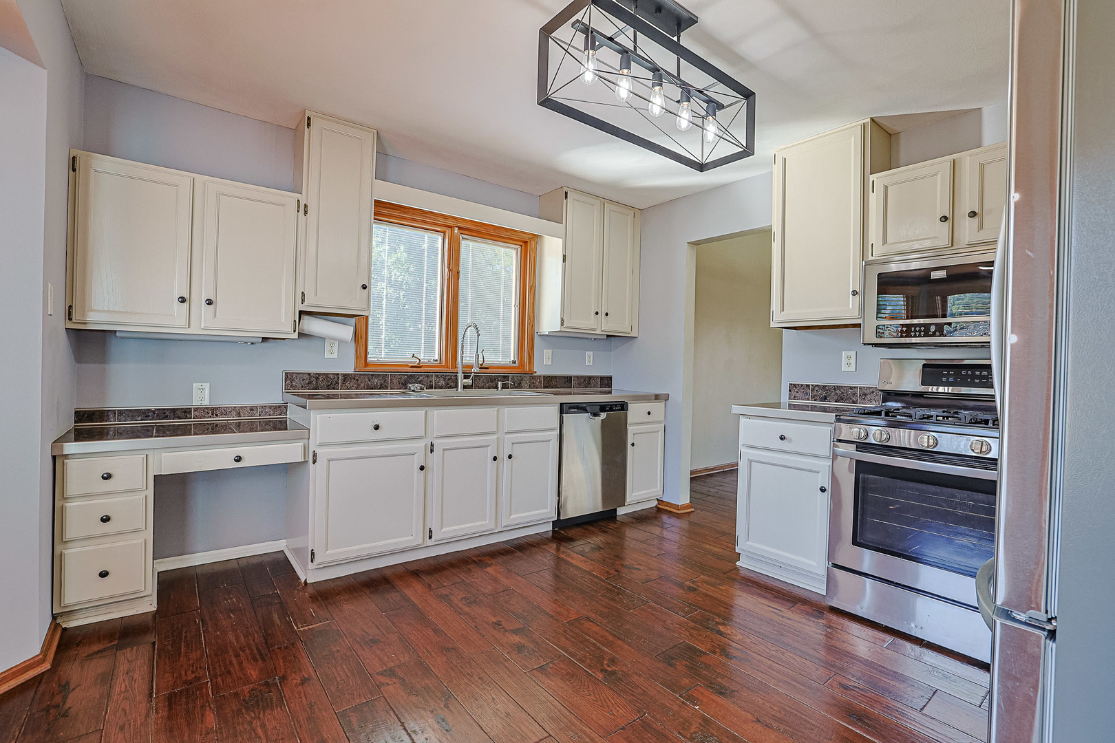 Rockford, Illinois 61109, United States, 3 Bedrooms Bedrooms, ,3 BathroomsBathrooms,Residential,Active,217040