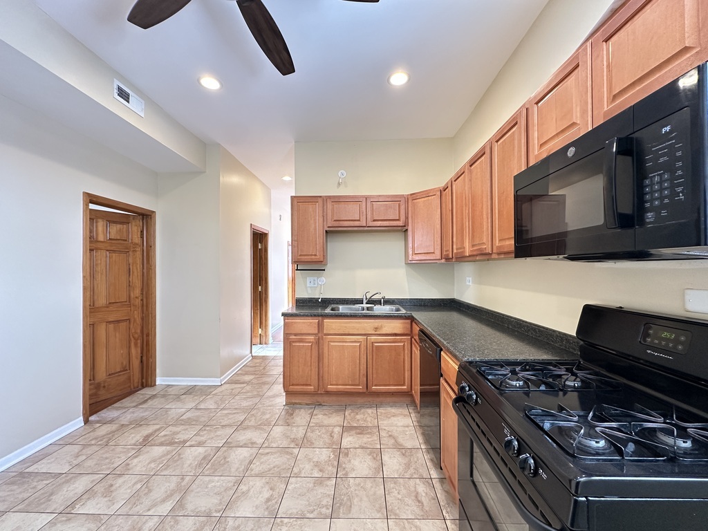 2028 N Hamlin Avenue 2