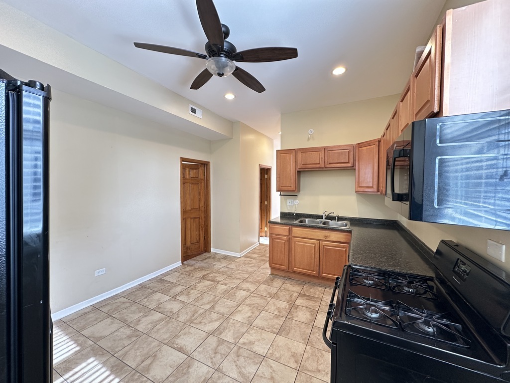 2028 N Hamlin Avenue 2