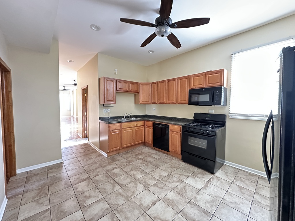 2028 N Hamlin Avenue 2