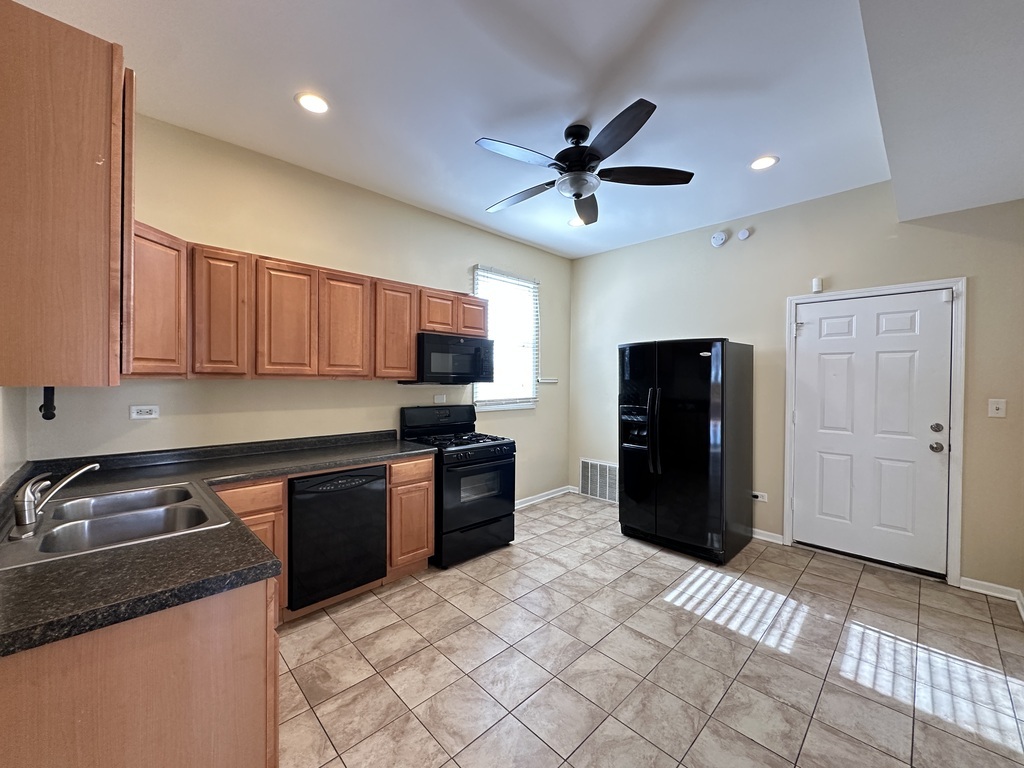 2028 N Hamlin Avenue 2