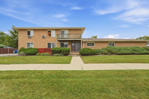 Tiny photo for 791 W KATHLEEN Drive #B, Des Plaines, IL 60016 (MLS # 12771899)