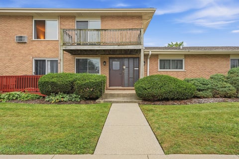 Photo of 791 W KATHLEEN Drive #B, Des Plaines, IL 60016 (MLS # 12771899)