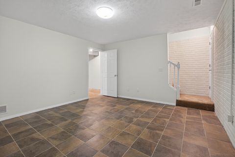Tiny photo for 3 Ross Drive #6, Bloomington, IL 61701 (MLS # 12630976)
