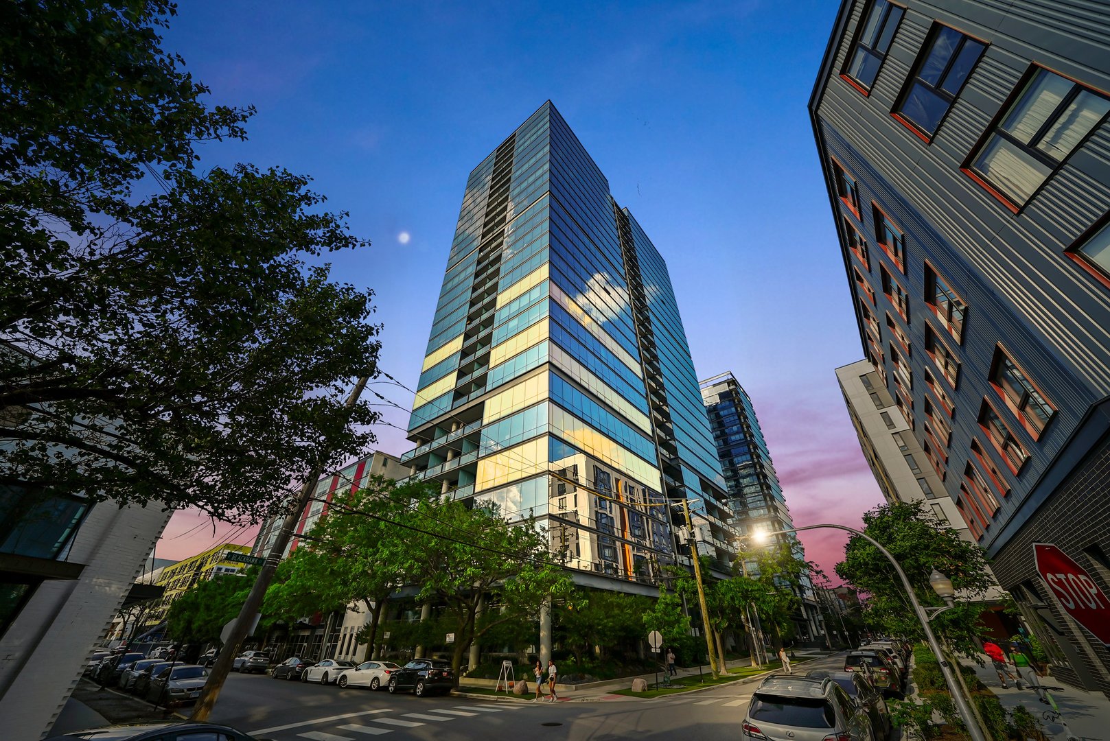 860 W Blackhawk Street 2106
