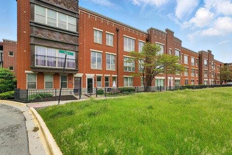 Tiny photo for 308 E 25TH Place, Chicago, IL 60616 (MLS # 12458086)