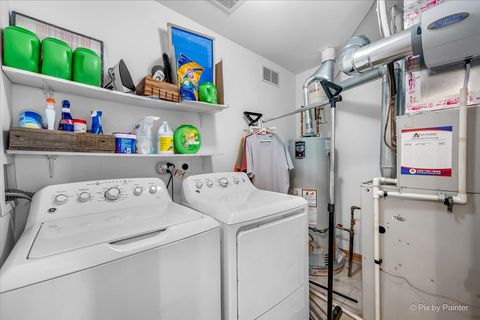 Tiny photo for 76 Johnson Court, North Aurora, IL 60542 (MLS # 12635437)