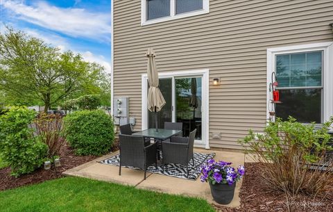 Tiny photo for 76 Johnson Court, North Aurora, IL 60542 (MLS # 12635437)