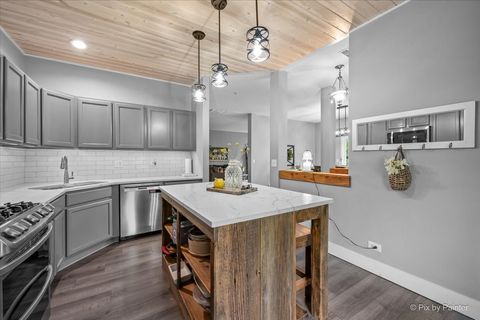 Tiny photo for 76 Johnson Court, North Aurora, IL 60542 (MLS # 12635437)