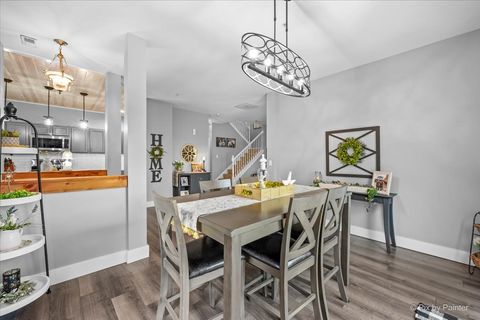Tiny photo for 76 Johnson Court, North Aurora, IL 60542 (MLS # 12635437)