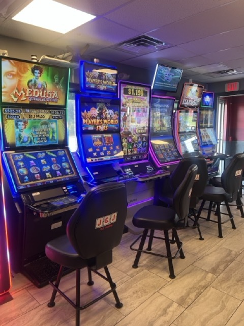 7905 W Lincoln Highway