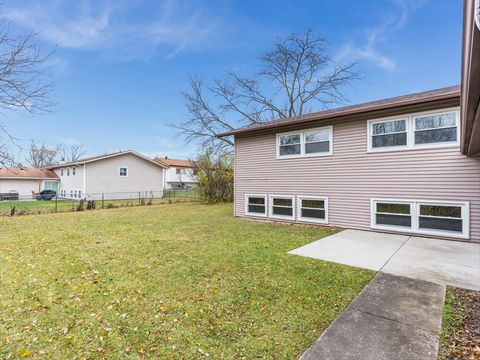 Tiny photo for 322 Rockhurst Road, Bolingbrook, IL 60440 (MLS # 12531164)
