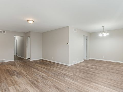 Tiny photo for 322 Rockhurst Road, Bolingbrook, IL 60440 (MLS # 12531164)