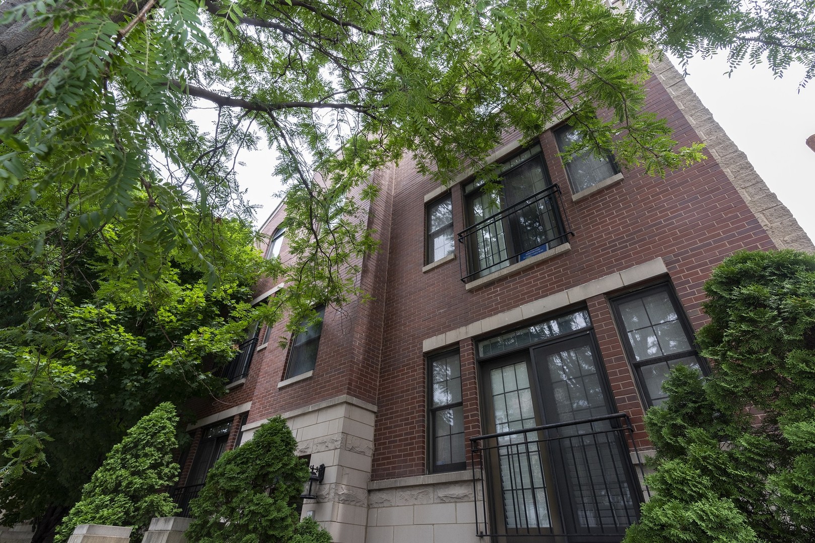 Photo 1 of 26 — 1219 N Noble Street 1S, Chicago, IL 60642