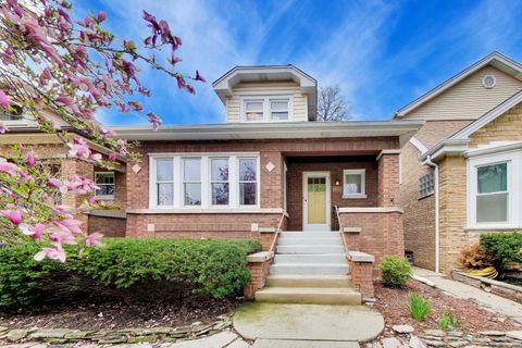 Photo of 1812 N Nordica Avenue, Chicago, IL 60707 (MLS # 12621359)