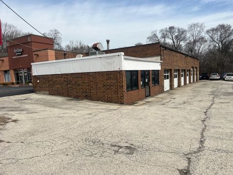 1406 N MILWAUKEE Avenue Libertyville IL 60048