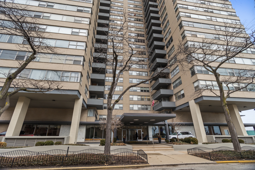 6301 N Sheridan Road 14D