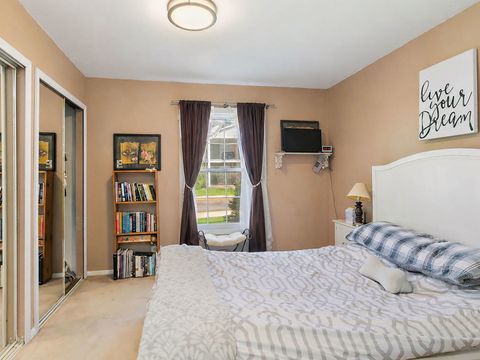Tiny photo for 987 Golf Course Road #4, Crystal Lake, IL 60014 (MLS # 12629988)
