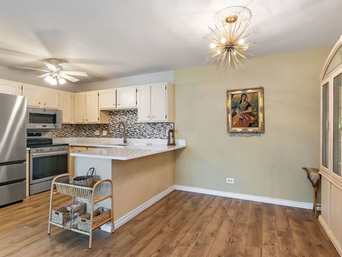 Tiny photo for 987 Golf Course Road #4, Crystal Lake, IL 60014 (MLS # 12629988)